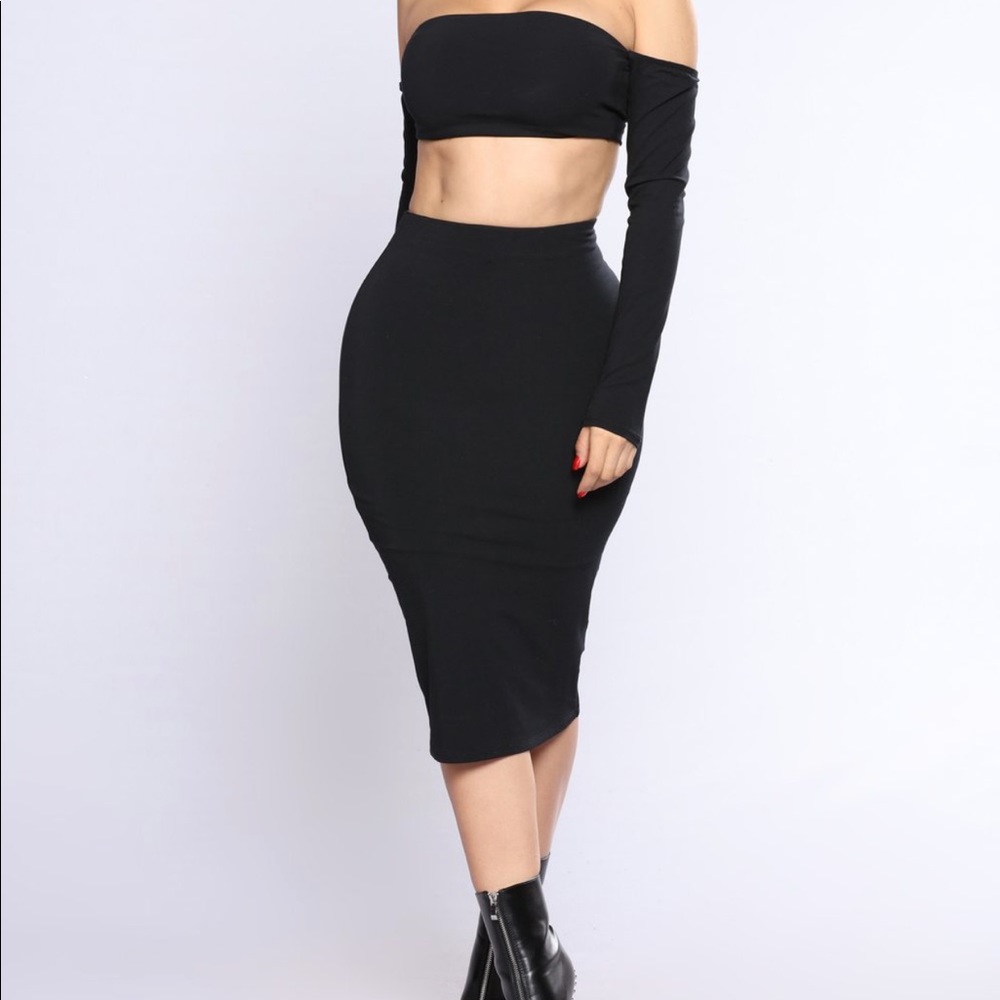 Fashion amp a skirt & shirt set